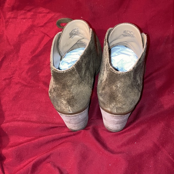 Shoe - Picture 2 of 3